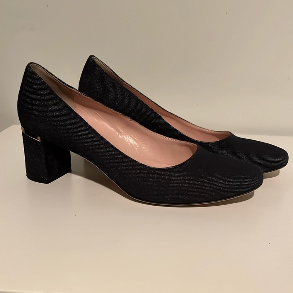 Kate Spade blue denim pumps with gold accent on the heels.‎ Sz 8